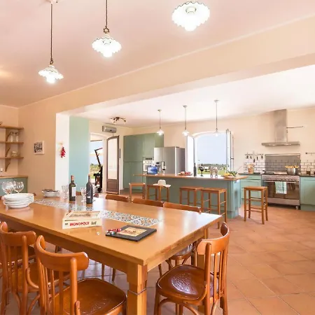 Sleeps 15 Pool Wifi * Basicò