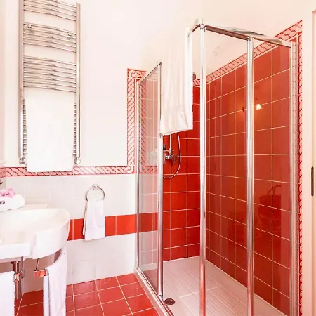 Sleeps 15 Pool Wifi * Basicò